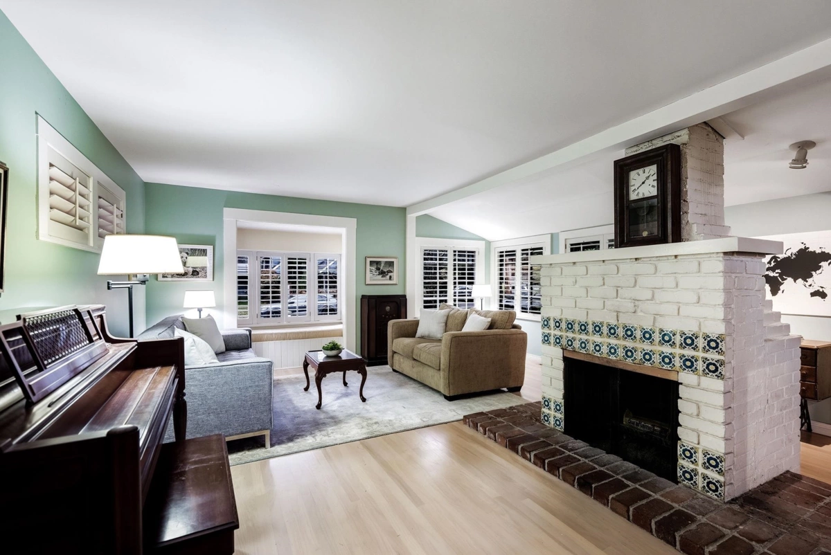 Kitchen Photo of 2103 W Keith Road, North Vancouver, BC