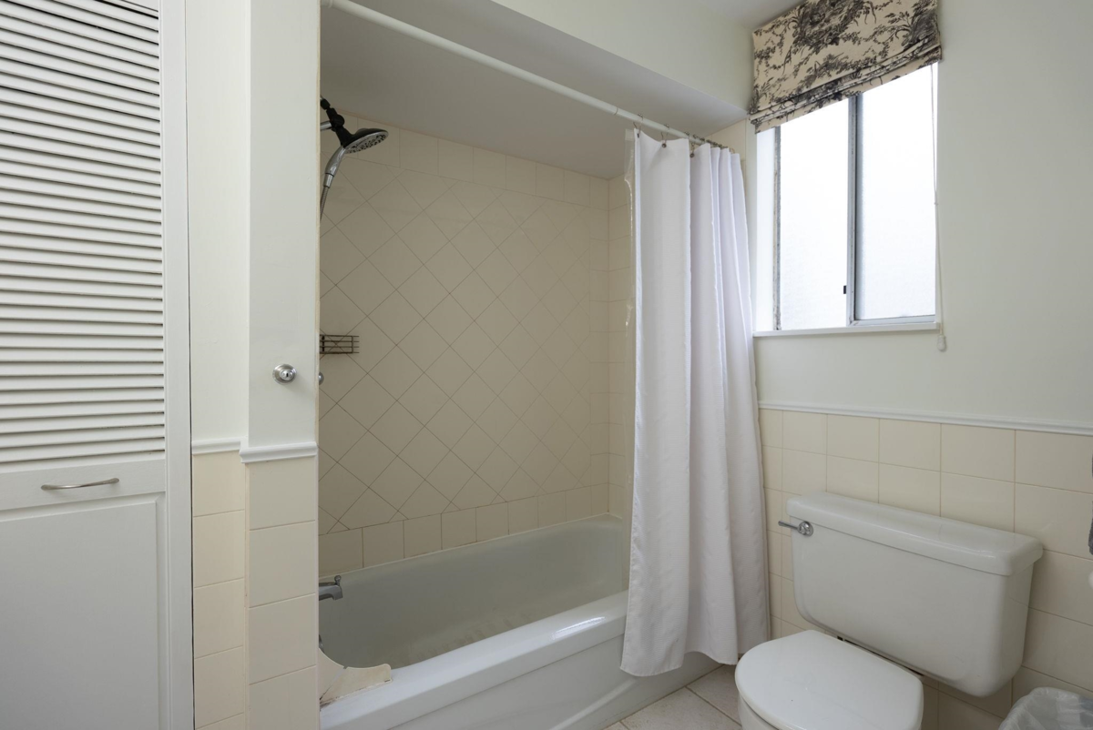 Laundry Room Photo of 2103 W Keith Road, North Vancouver, BC