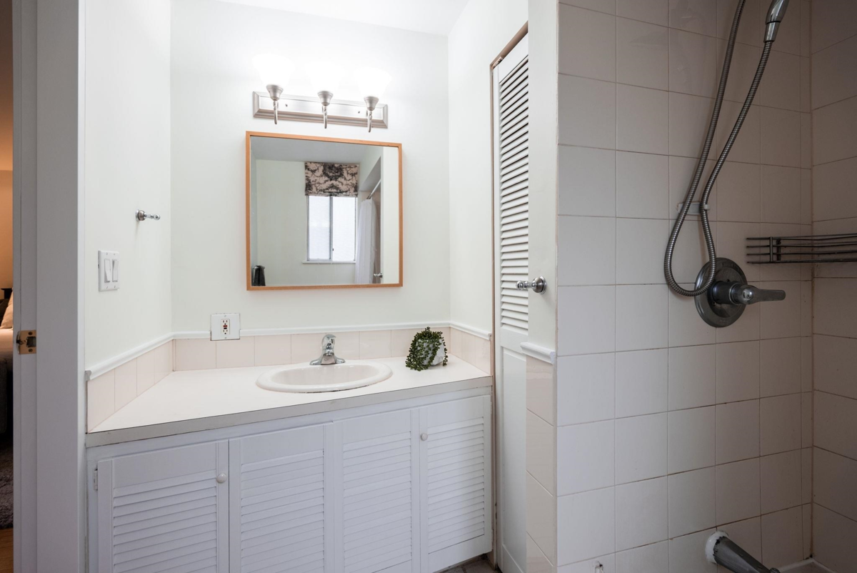 Mudroom Photo of 2103 W Keith Road, North Vancouver, BC