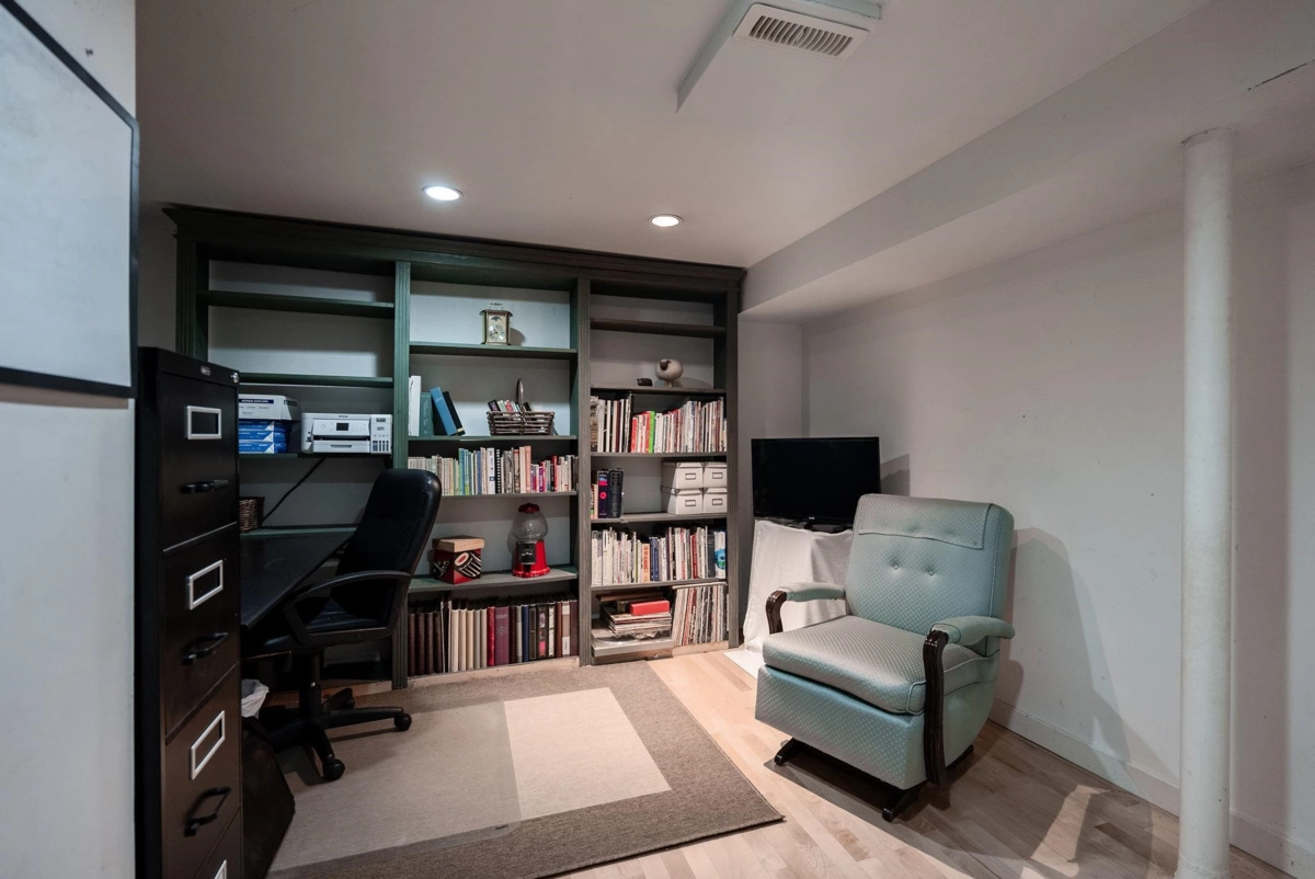 Swimming Pool Photo of 2103 W Keith Road, North Vancouver, BC