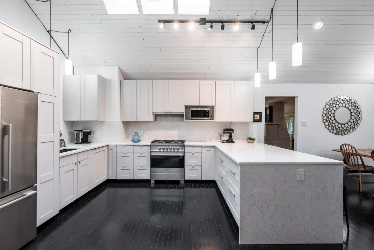 Walk-In Closet Photo of 2103 W Keith Road, North Vancouver, BC