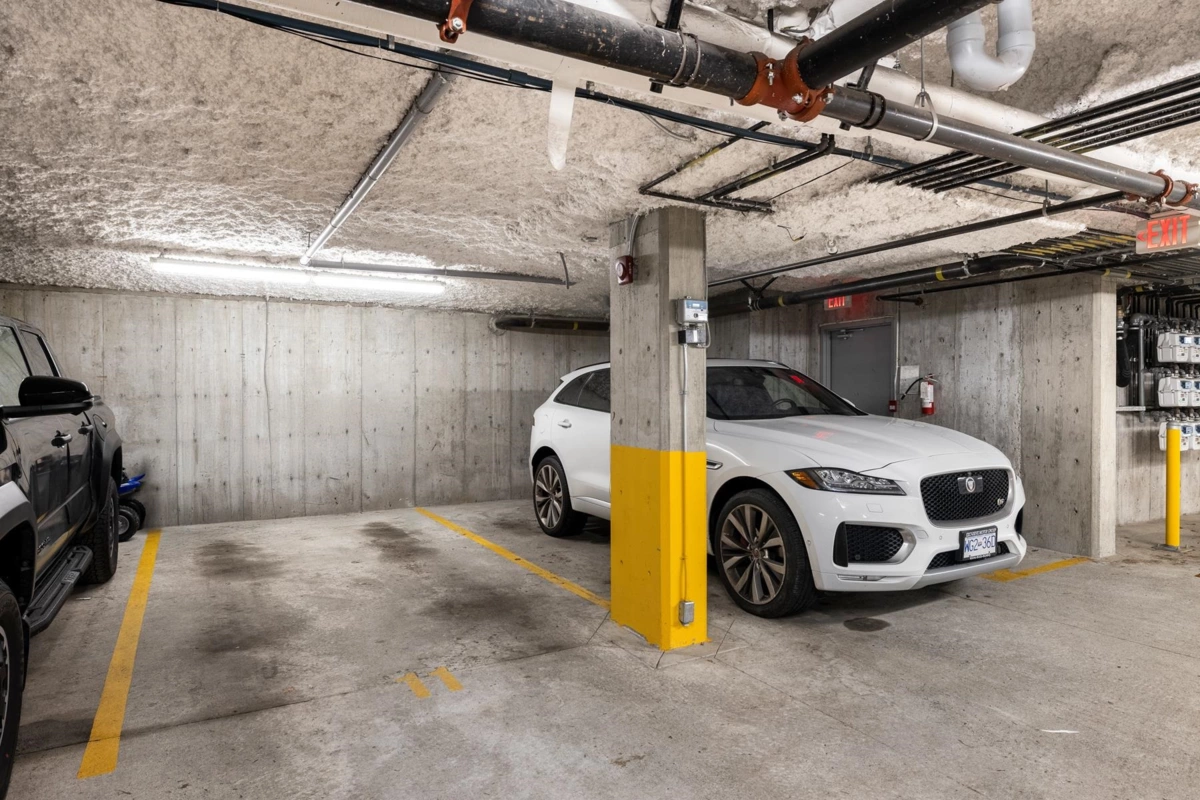 Entry Foyer Photo of 105 3488 Sefton Street, Port Coquitlam, BC