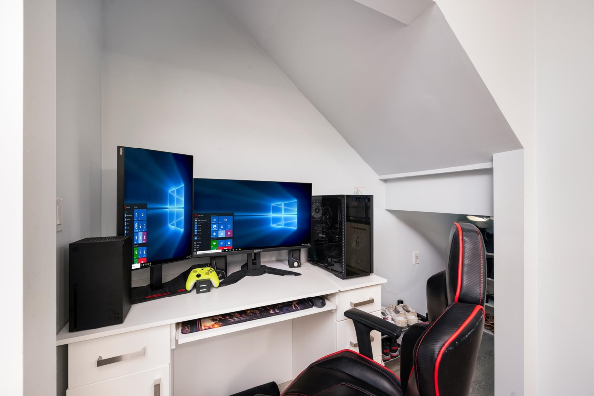 Kitchen Island Photo of 105 3488 Sefton Street, Port Coquitlam, BC