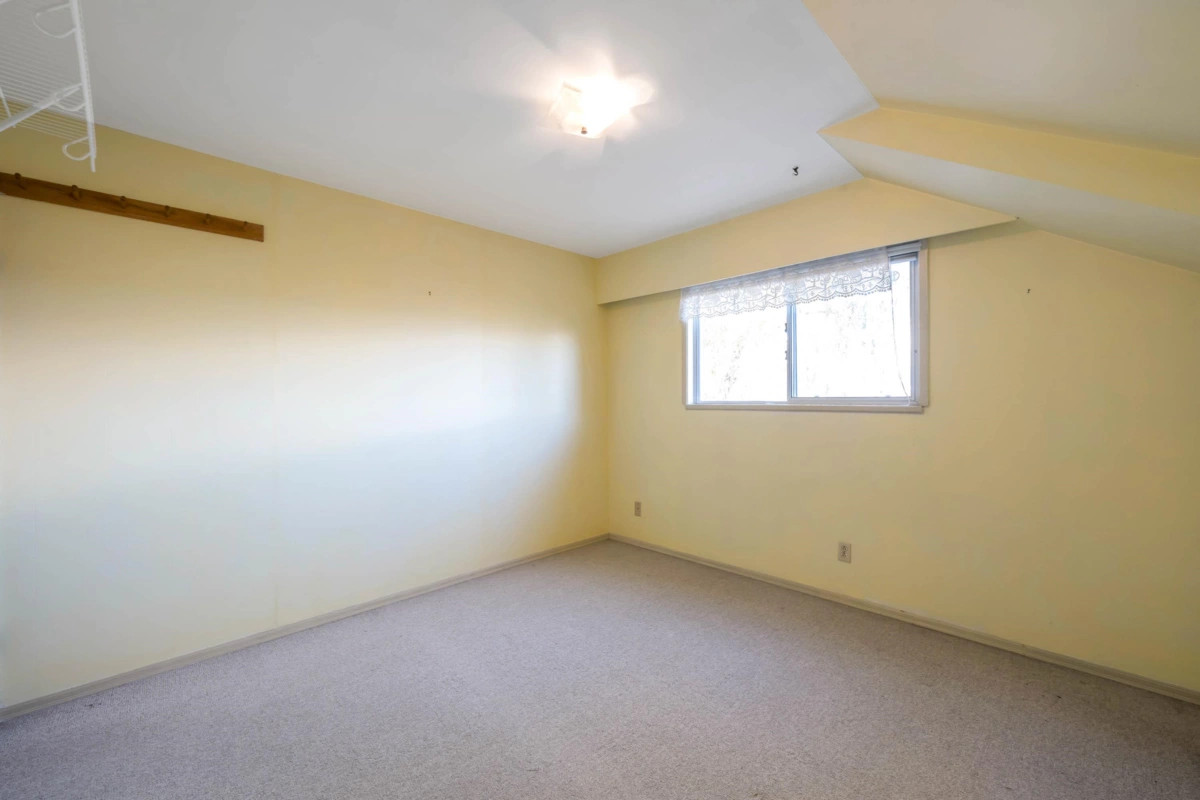 Entry Foyer Photo of 5855 Crescent Drive, Delta, BC