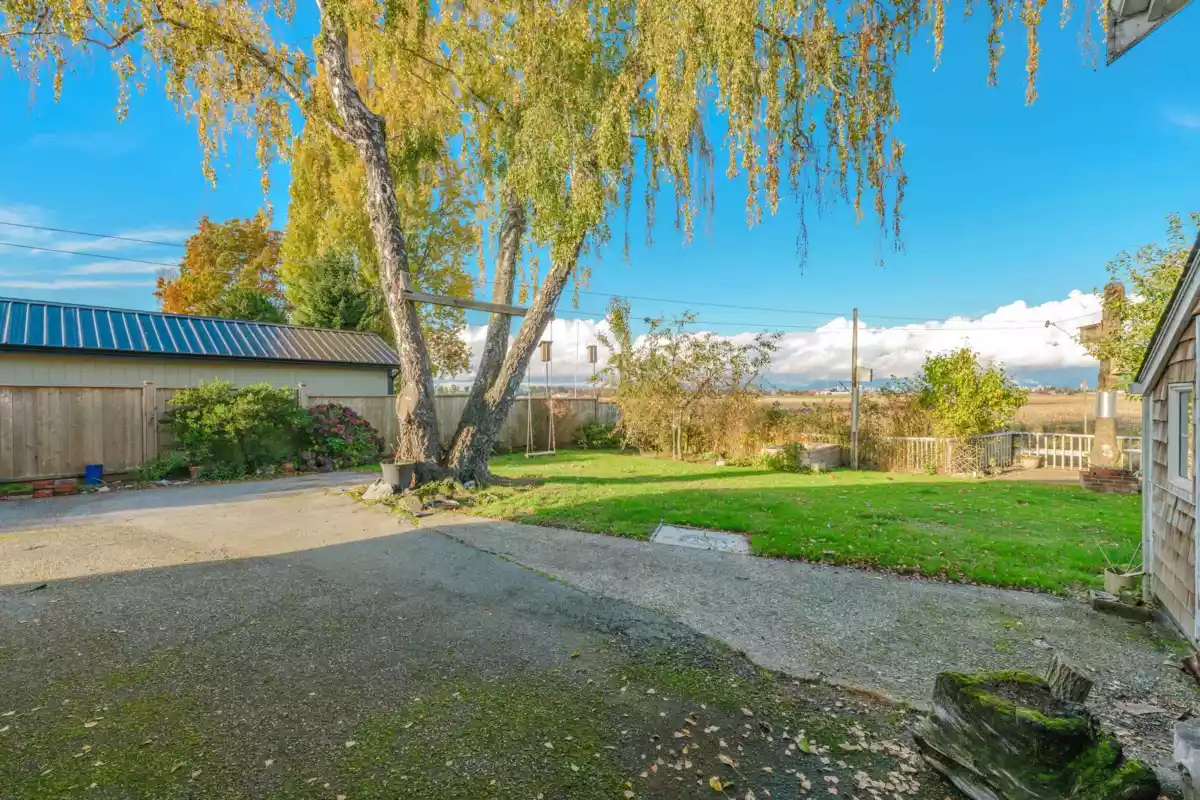 Garden / Landscaping Photo of 5855 Crescent Drive, Delta, BC