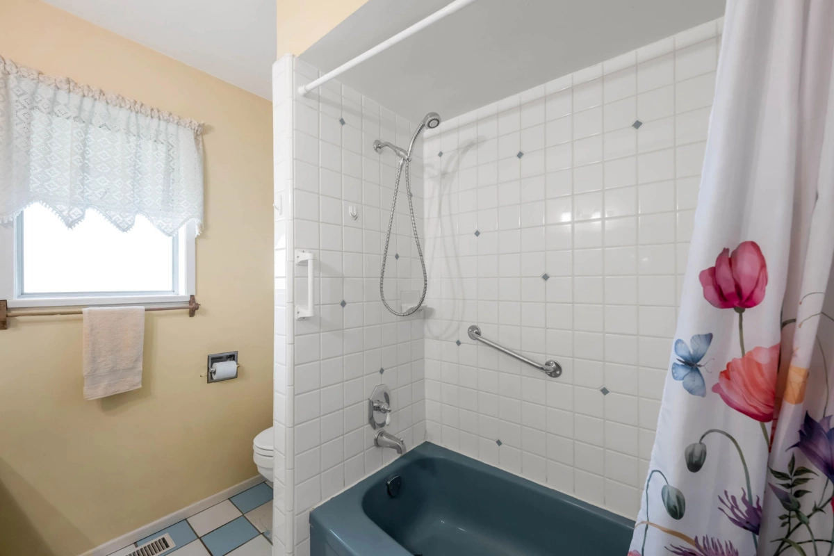 Guest Bathroom Photo of 5855 Crescent Drive, Delta, BC