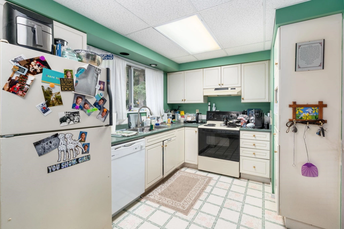 Family Room Photo of 9580 Seacote Road, Richmond, BC