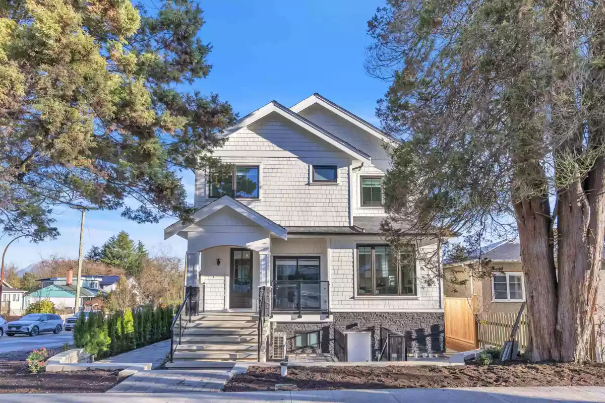 Backyard Photo of 2153 E 20th Avenue, Vancouver, BC