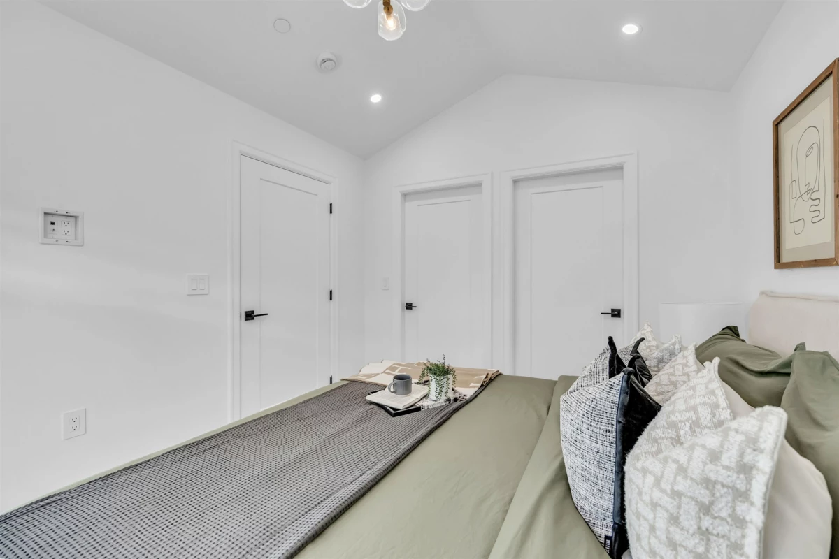 Powder Room Photo of 2153 E 20th Avenue, Vancouver, BC