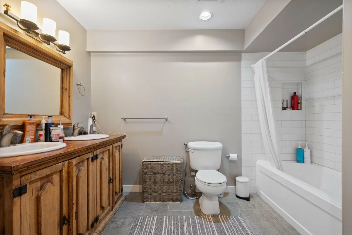 Basement Recreation Room Photo of 5625 Eagle Court, North Vancouver, BC