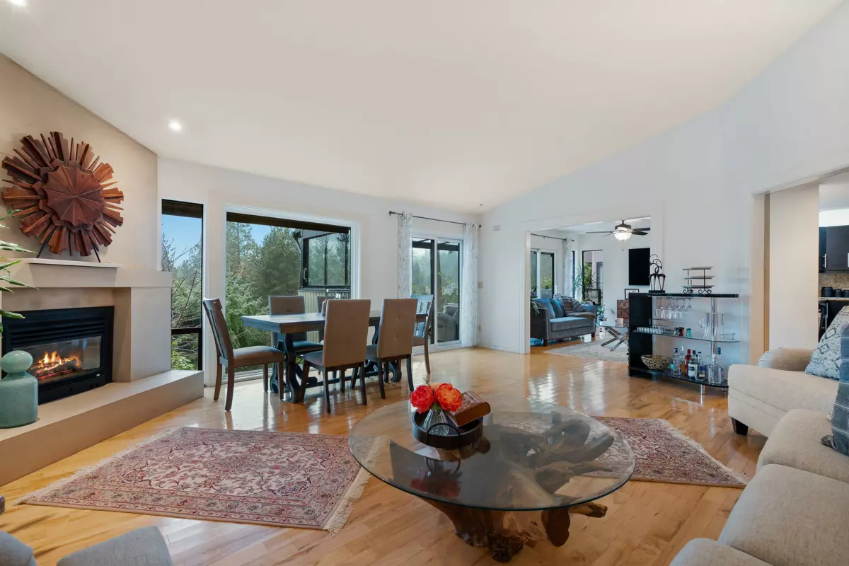 Living Room Photo of 5625 Eagle Court, North Vancouver, BC
