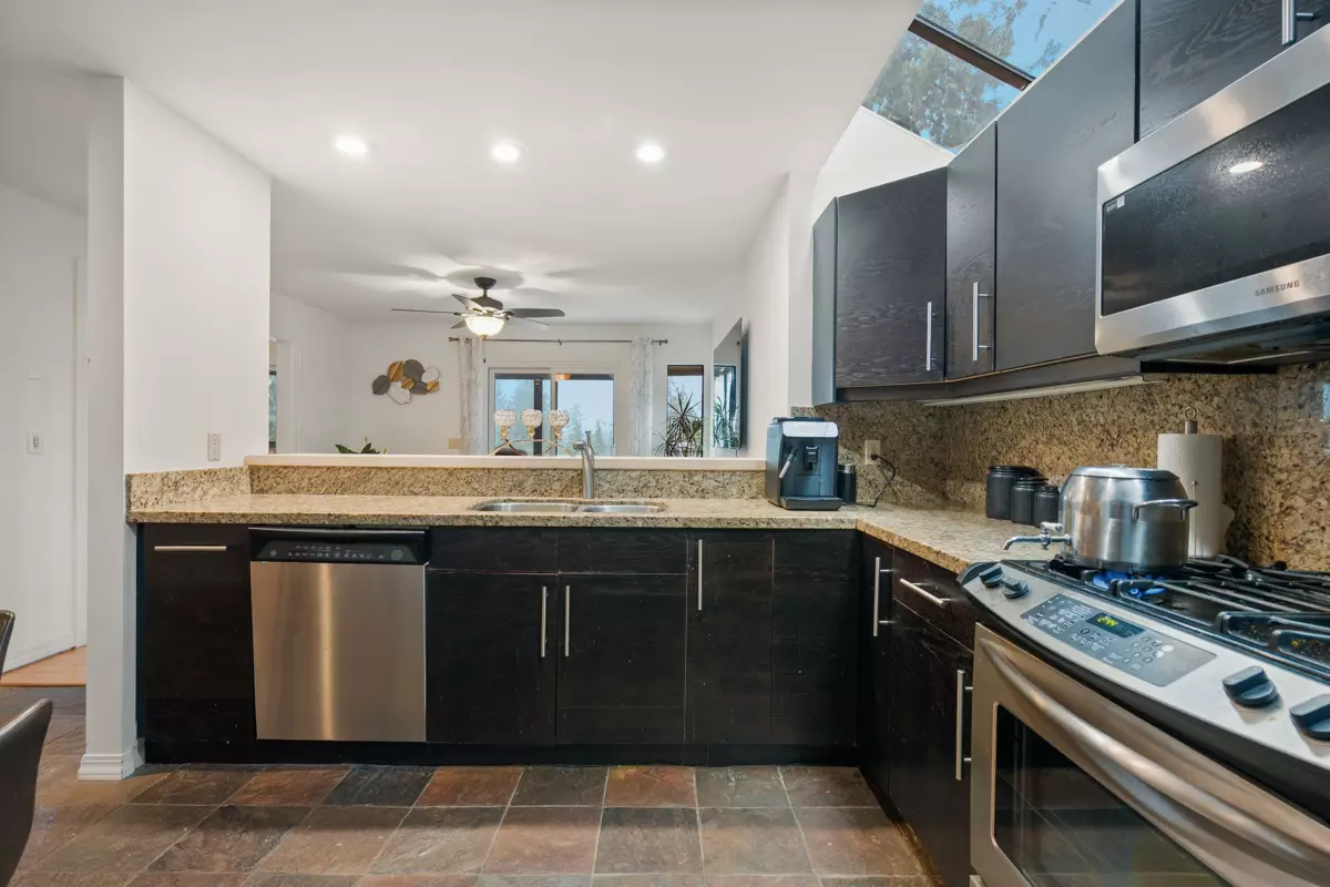 Walk-In Closet Photo of 5625 Eagle Court, North Vancouver, BC