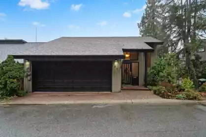 5625 Eagle Court, North Vancouver, BC, Tantalus — 3 bed half duplex for sale