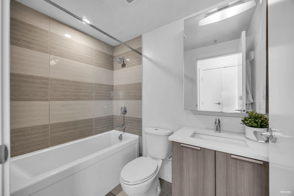 Powder Room Photo of 1103 13308 Central Avenue, Surrey, BC