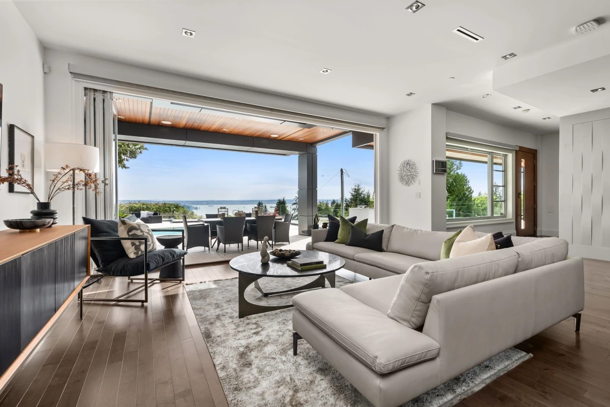 Living Room Photo of 1265 Queens Avenue, West Vancouver, BC