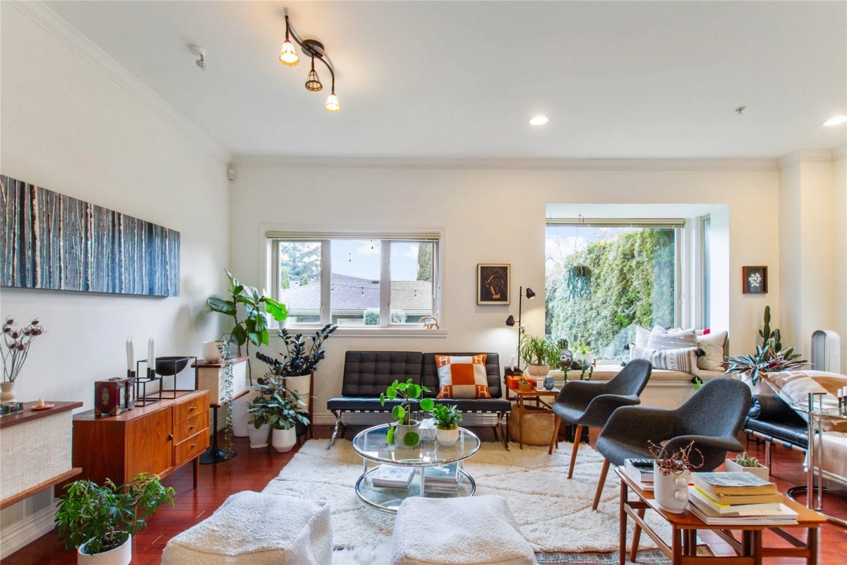 Dining Area Photo of 3150 Fromme Road, North Vancouver, BC