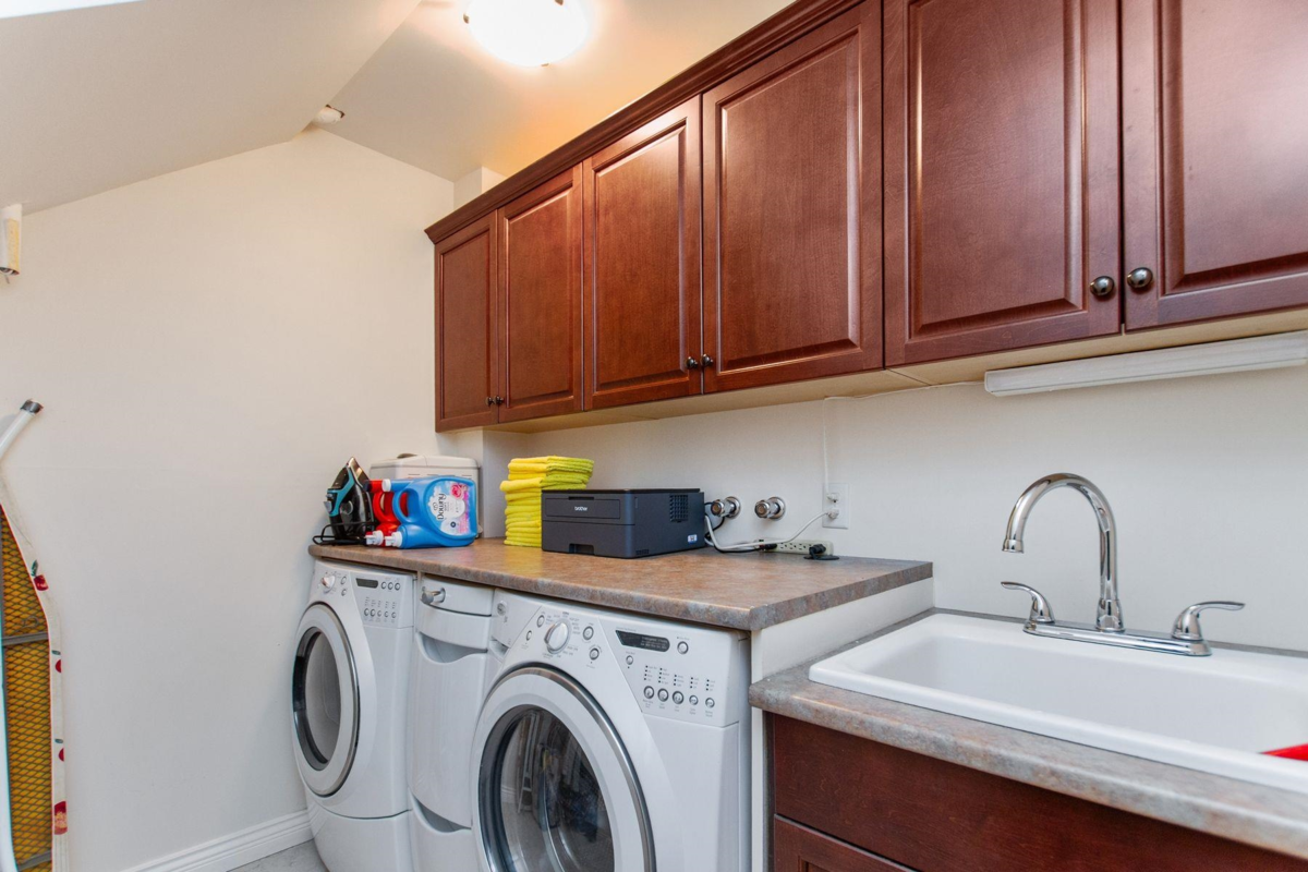 Entry Foyer Photo of 3150 Fromme Road, North Vancouver, BC