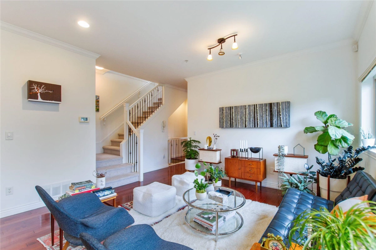 Kitchen Island Photo of 3150 Fromme Road, North Vancouver, BC