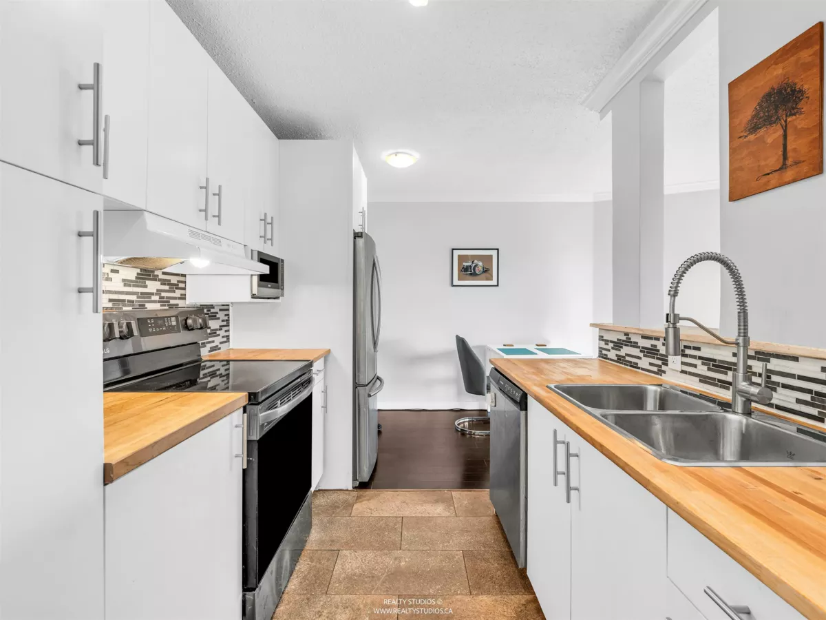 Dining Area Photo of 306 2222 Cambridge Street, Vancouver, BC