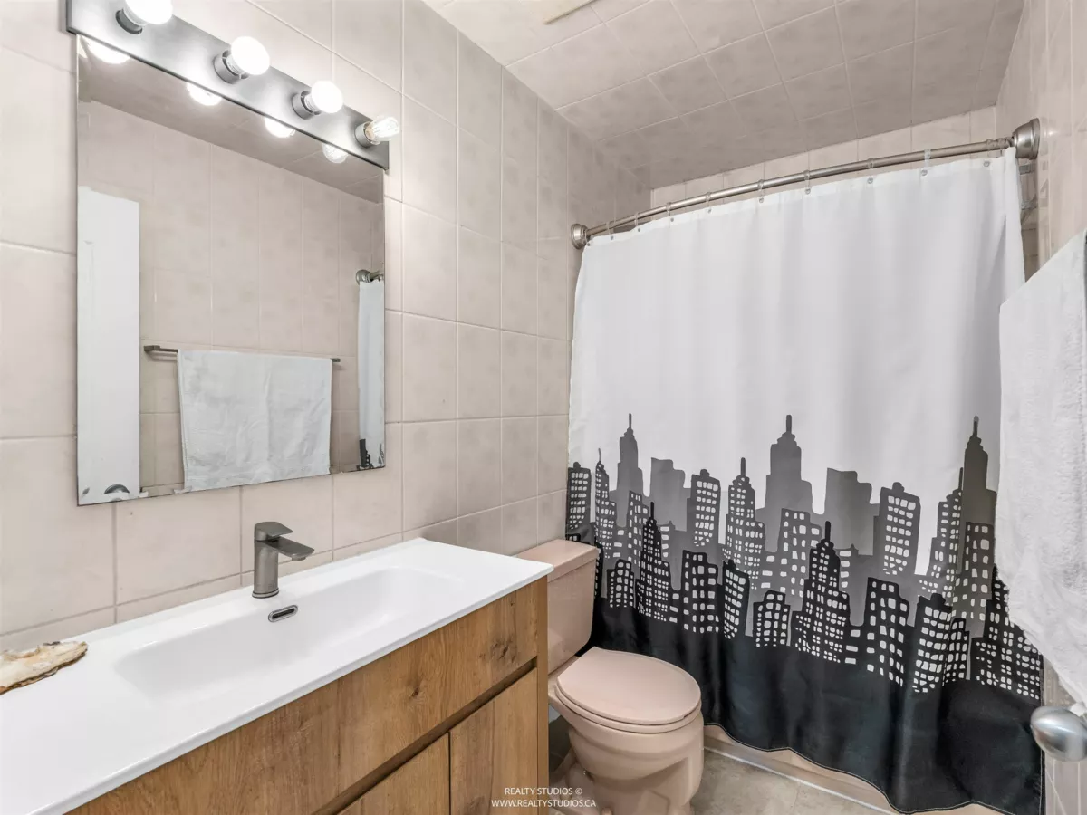 Hallway Photo of 306 2222 Cambridge Street, Vancouver, BC