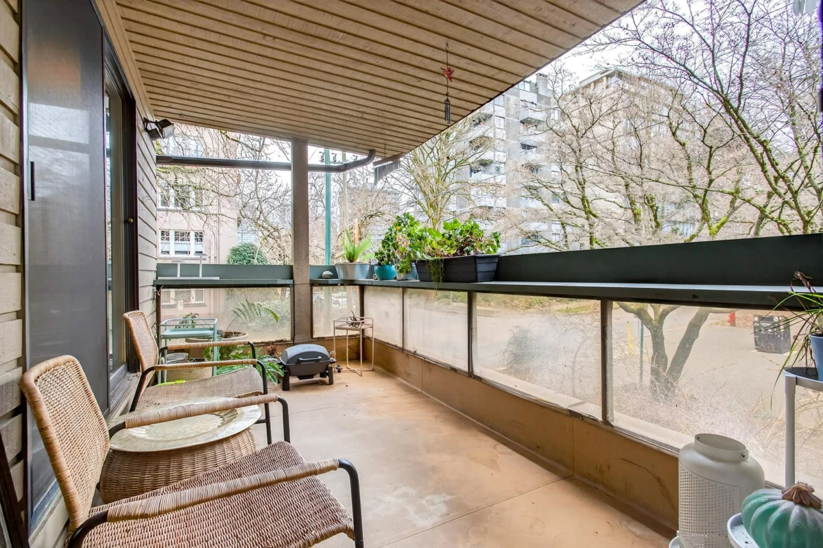 Laundry Room Photo of 318 1500 Pendrell Street, Vancouver, BC