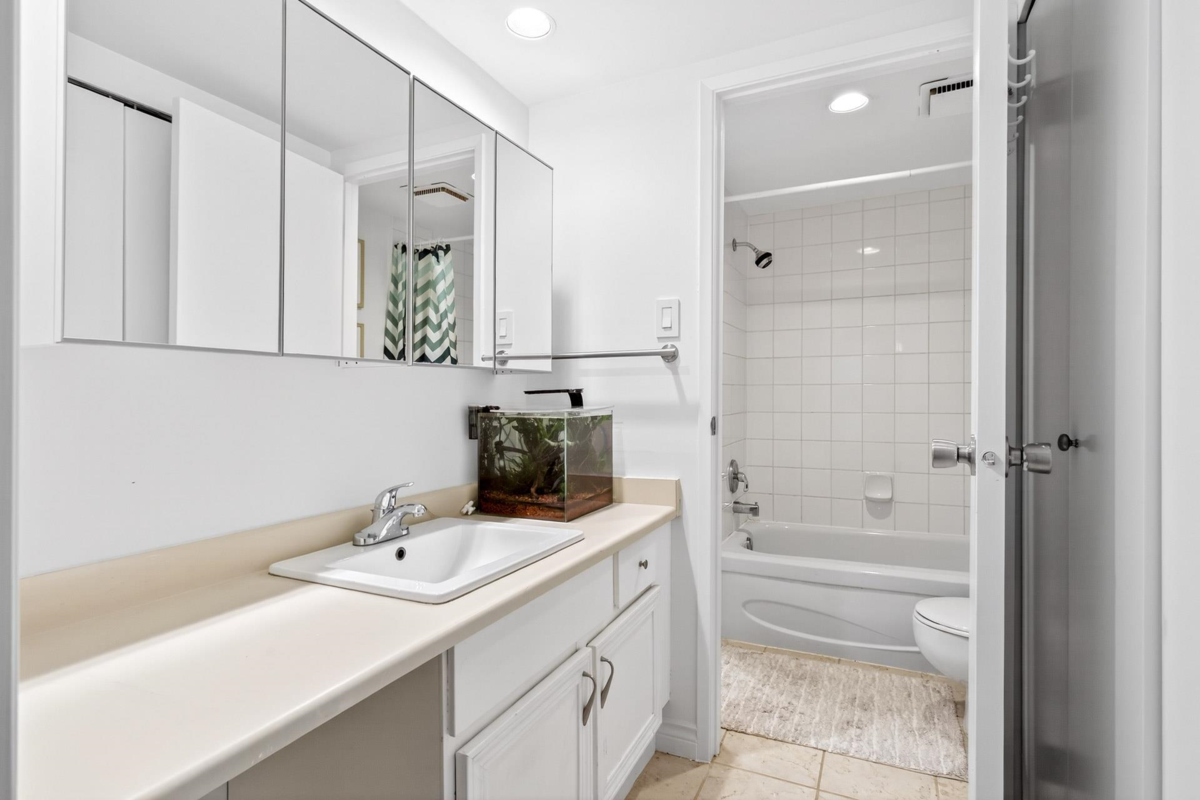 Office / Den Photo of 318 1500 Pendrell Street, Vancouver, BC