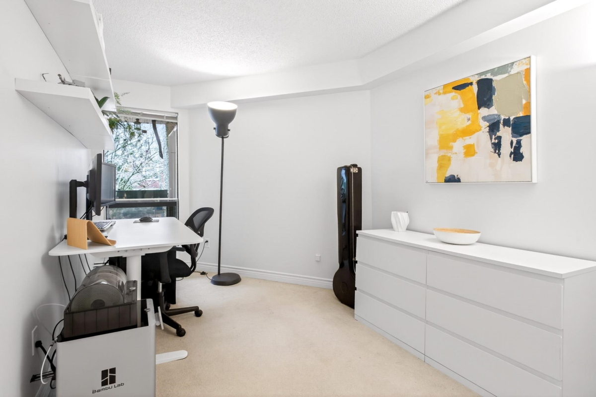 Primary Bathroom Photo of 318 1500 Pendrell Street, Vancouver, BC