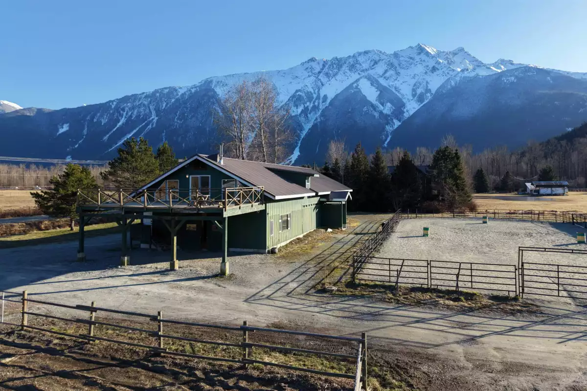 Dining Area Photo of 7395 Clover Road, Pemberton, BC