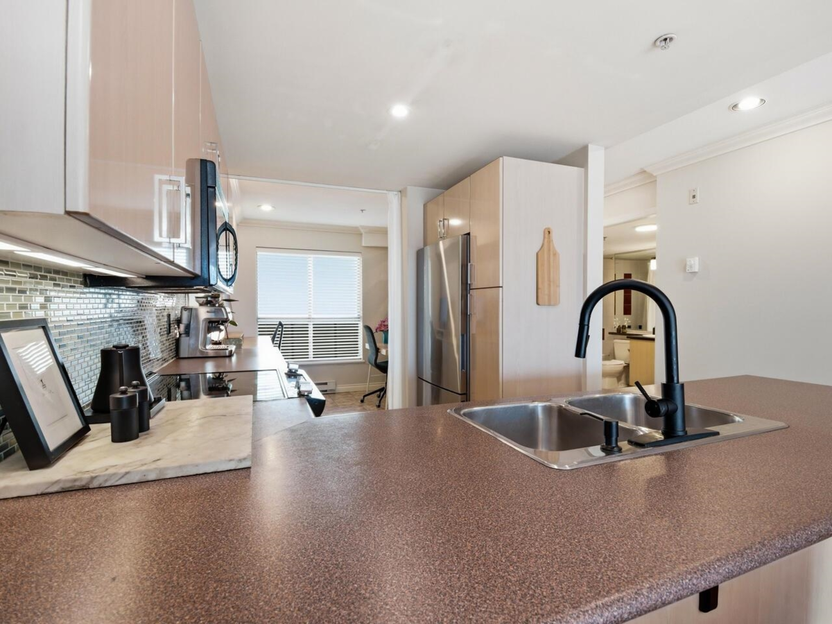 Dining Area Photo of 403 212 Lonsdale Avenue, North Vancouver, BC