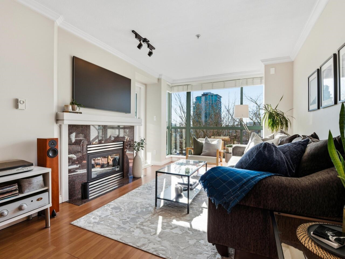 Primary Bedroom Photo of 403 212 Lonsdale Avenue, North Vancouver, BC