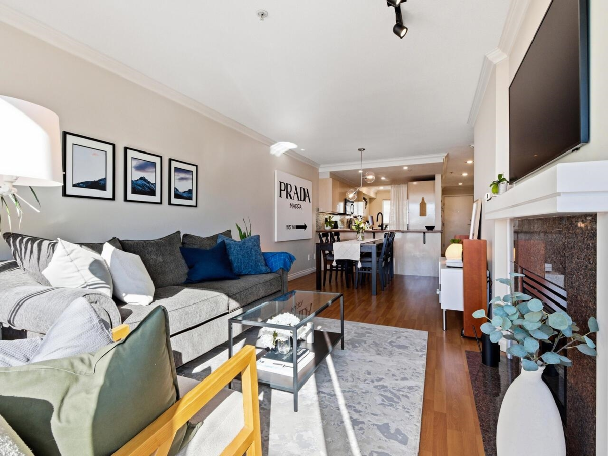 Walk-In Closet Photo of 403 212 Lonsdale Avenue, North Vancouver, BC