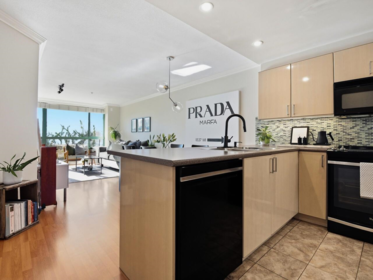 Kitchen Photo of 403 212 Lonsdale Avenue, North Vancouver, BC