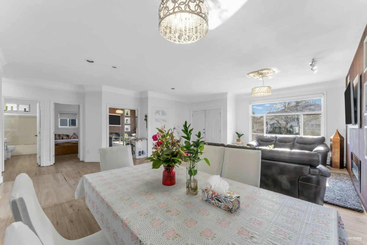 Dining Area Photo of 14015 82 Avenue, Surrey, BC