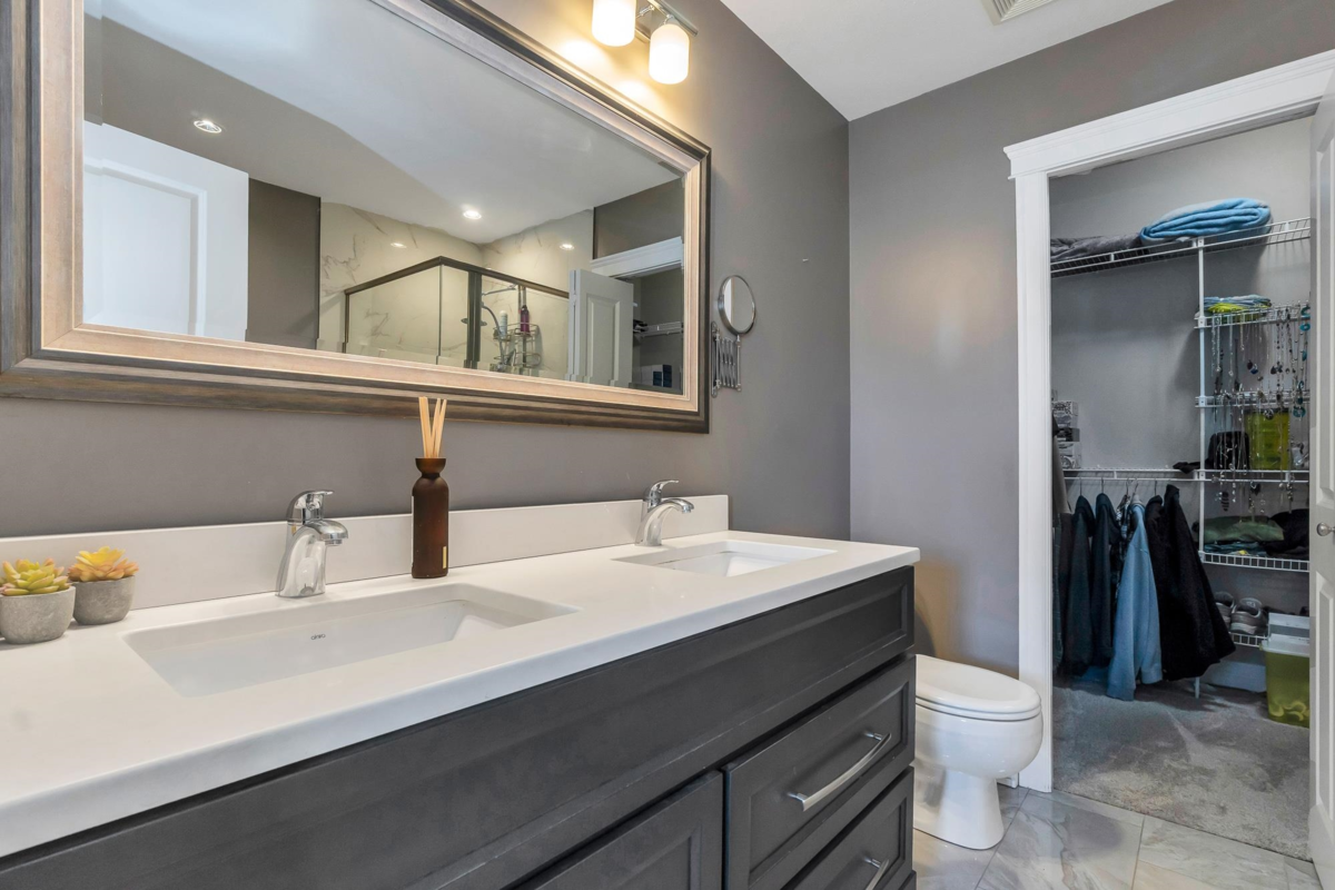 Entry Foyer Photo of 310B 45595 Tamihi Way, Chilliwack, BC