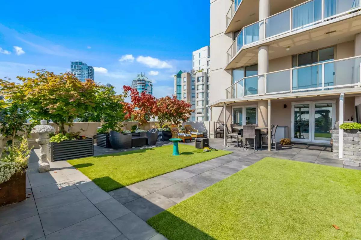 Guest Bathroom Photo of 701 1190 Pipeline Road, Coquitlam, BC