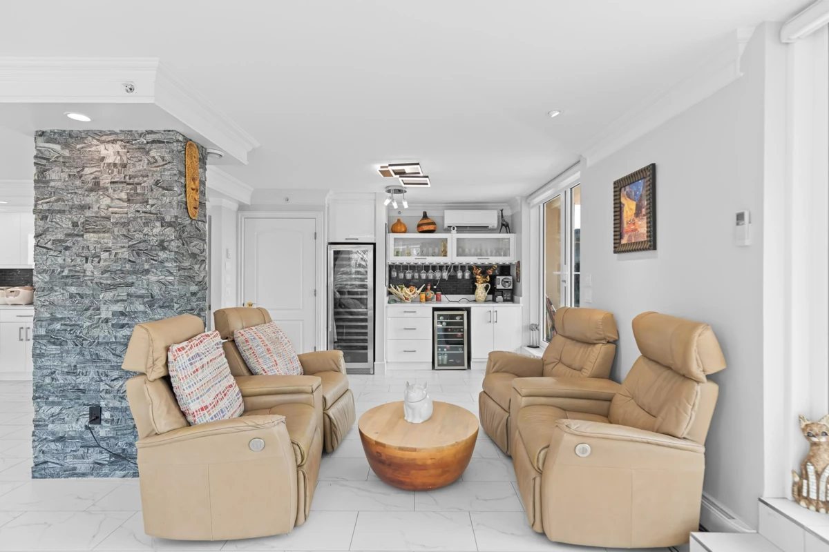 Walk-In Closet Photo of 701 1190 Pipeline Road, Coquitlam, BC