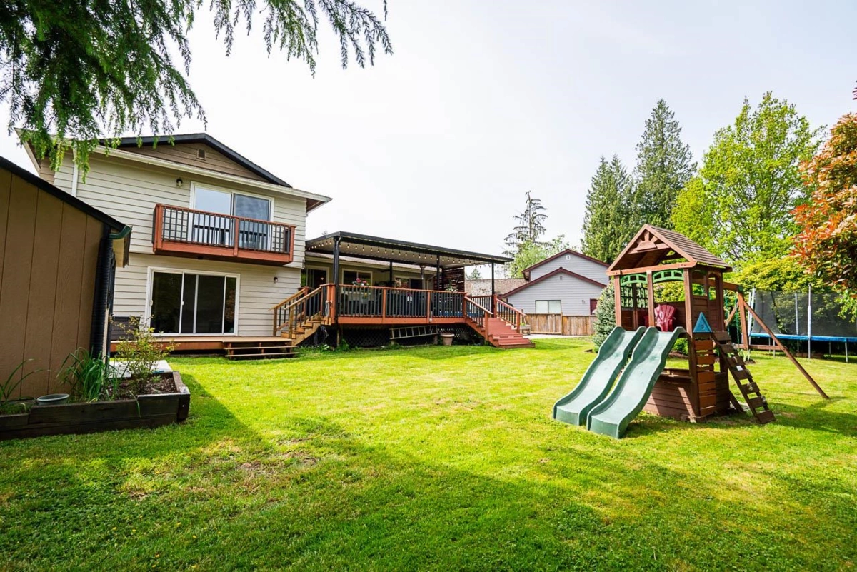 Backyard Photo of 20685 125 Avenue, Maple Ridge, BC
