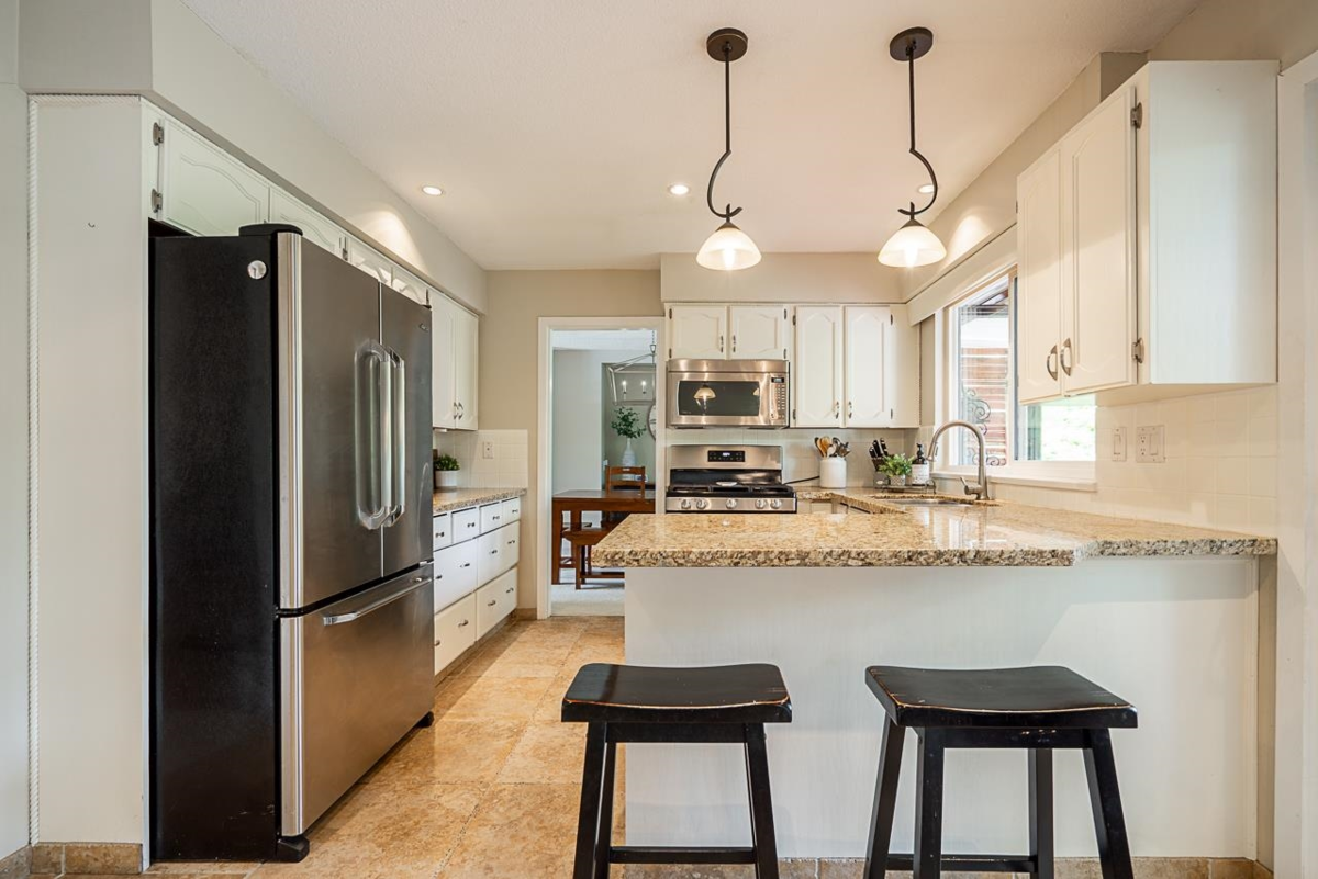 Kitchen Photo of 20685 125 Avenue, Maple Ridge, BC