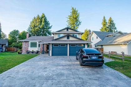 Front exterior of 20685 125 Avenue, Maple Ridge, BC
