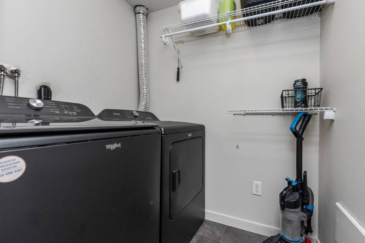 Front Yard Photo of 305 2038 Sandalwood Crescent, Abbotsford, BC