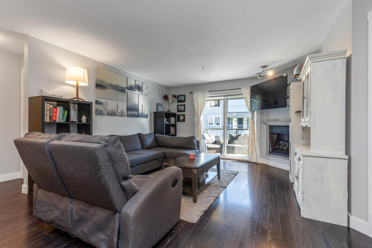 Guest Bathroom Photo of 305 2038 Sandalwood Crescent, Abbotsford, BC