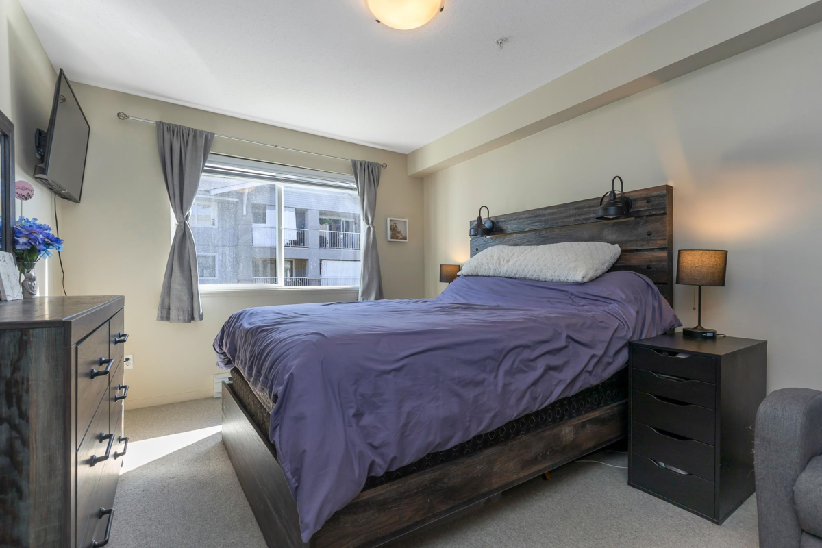 Hallway Photo of 305 2038 Sandalwood Crescent, Abbotsford, BC