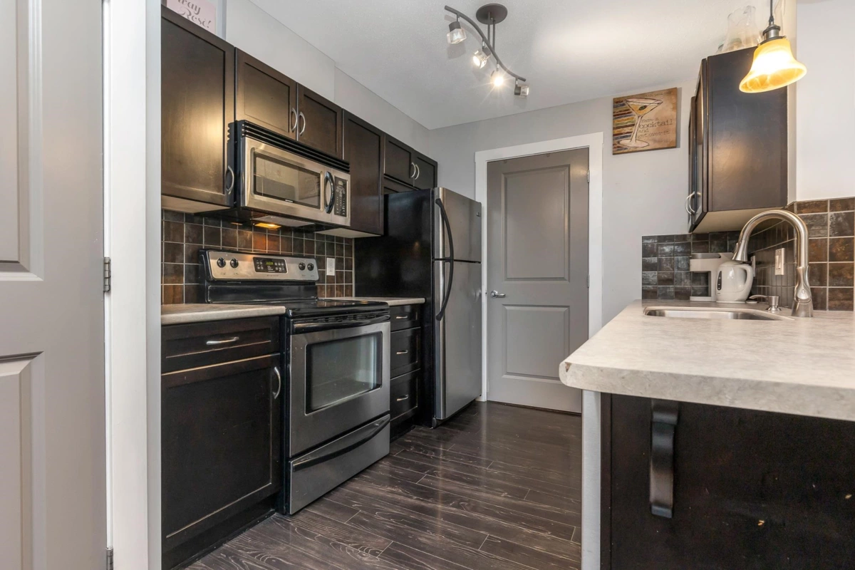 Kitchen Photo of 305 2038 Sandalwood Crescent, Abbotsford, BC