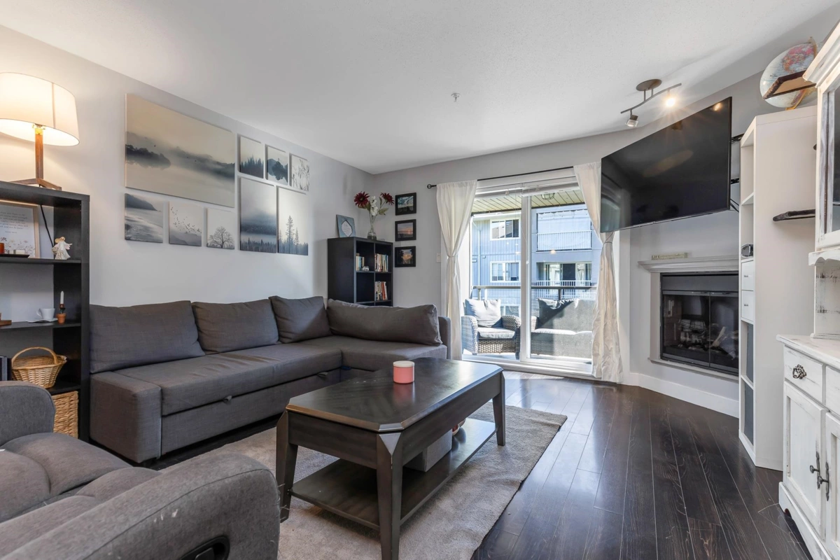 Powder Room Photo of 305 2038 Sandalwood Crescent, Abbotsford, BC