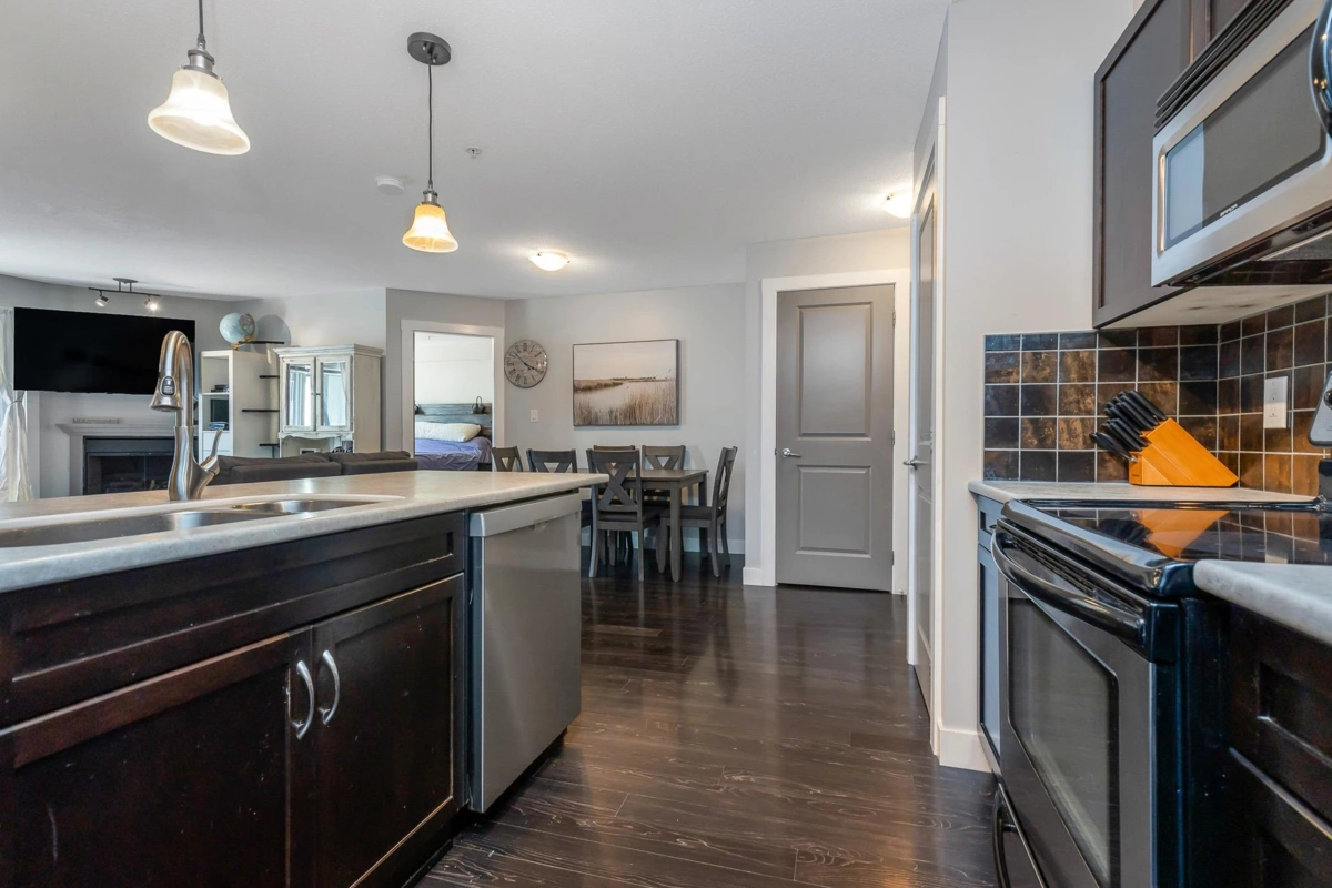 Primary Bathroom Photo of 305 2038 Sandalwood Crescent, Abbotsford, BC