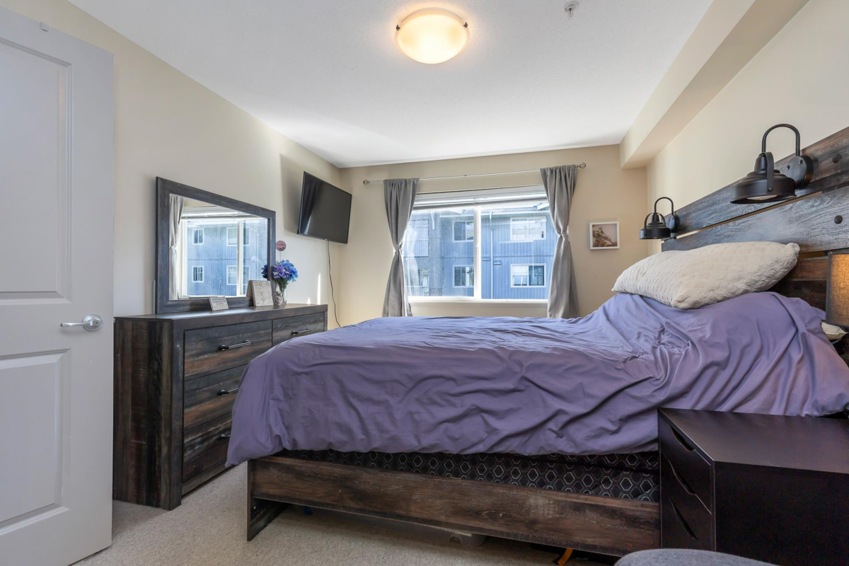 Staircase Photo of 305 2038 Sandalwood Crescent, Abbotsford, BC