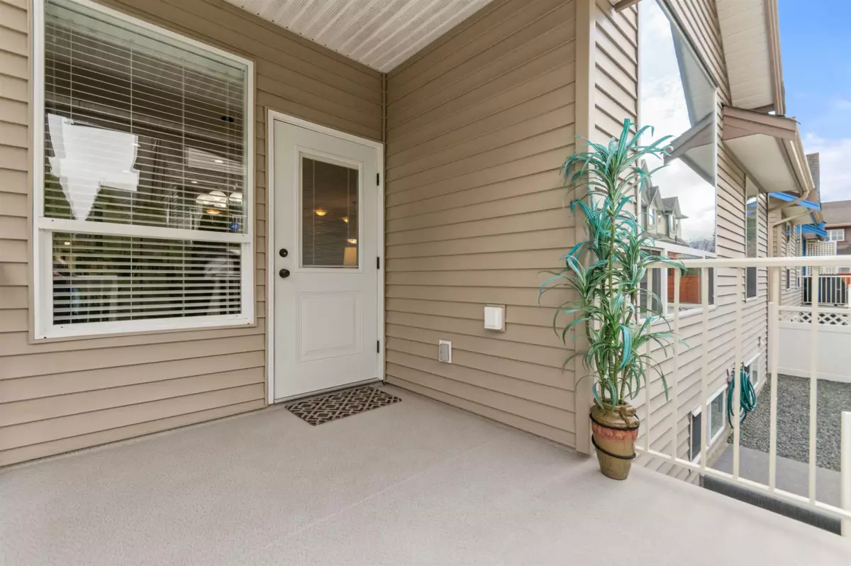 Kitchen Island Photo of 5 6517 Lavender Place, Chilliwack, BC