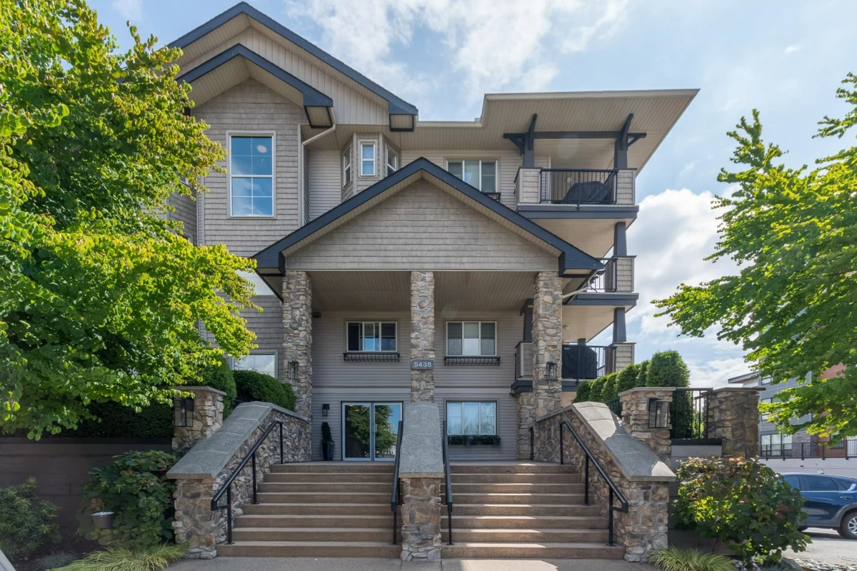 Basement Recreation Room Photo of 114 5438 198 Street, Langley, BC