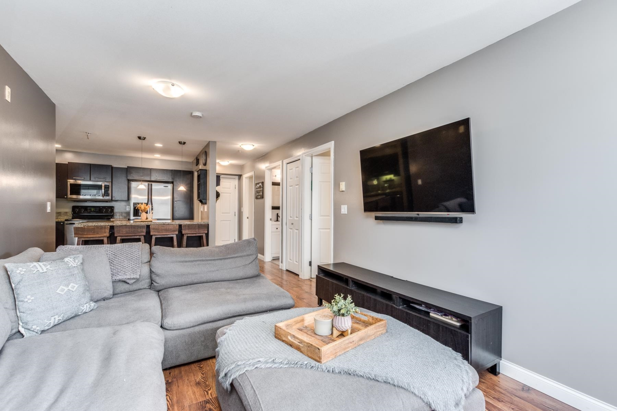 Family Room Photo of 114 5438 198 Street, Langley, BC