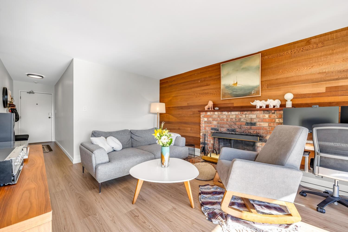 Breakfast Nook Photo of 504 466 E Eighth Avenue, New Westminster, BC